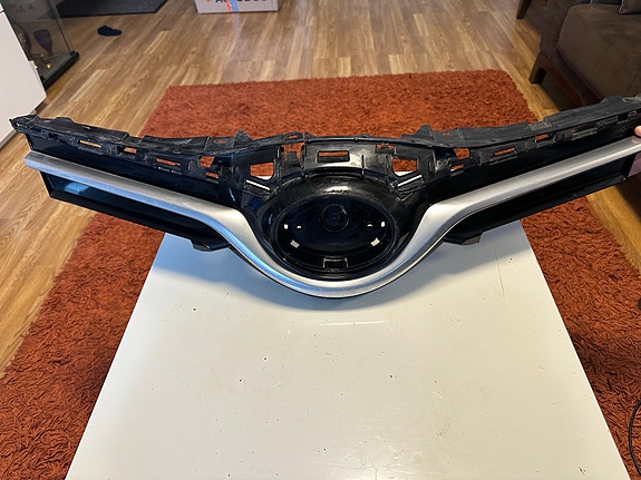 Toyota etusäleikkö / maski