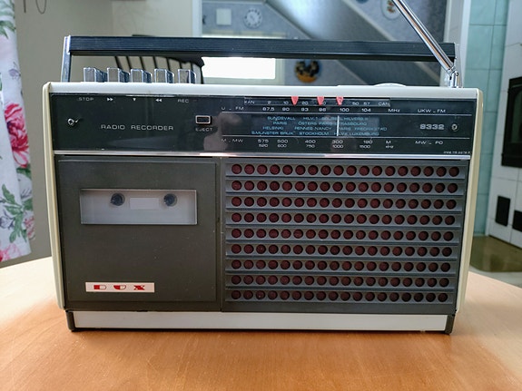 DUX 8332 radio-kasettisoitin