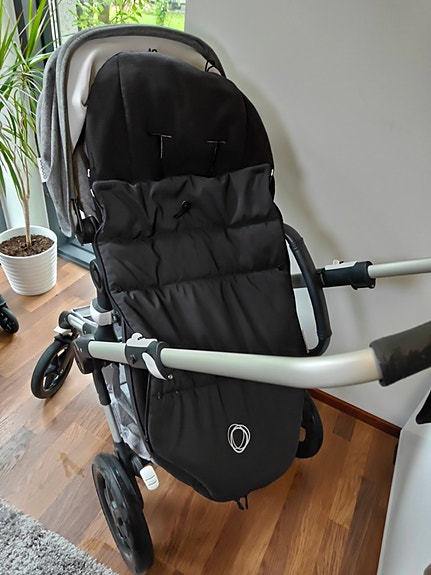 Bugaboo Footmuff lämpöpussi, musta — sopii kaikkiin Bugaboo-rattaisiin