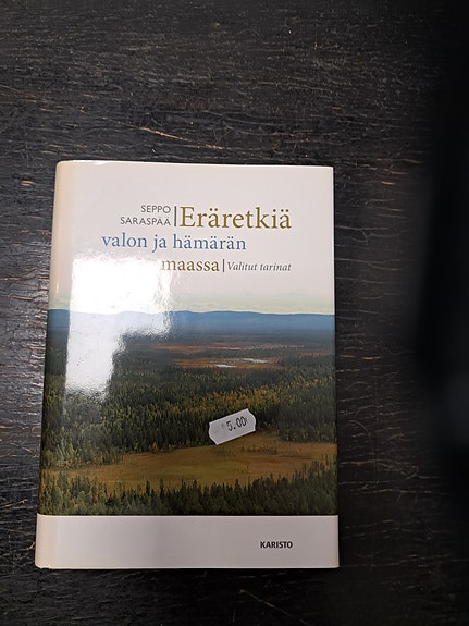 Seppo Saraspää: Eräretkiä valon ja hämärän maassa -kirja