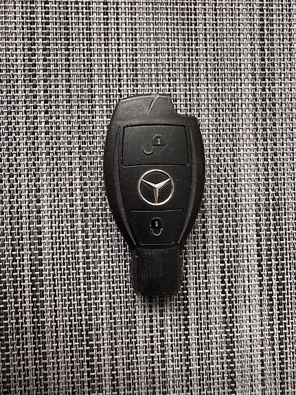 Mercedes-Benz auton avain
