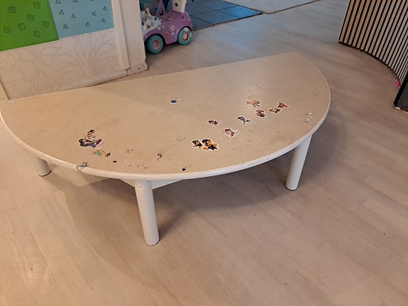 lasten pöytä