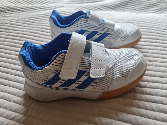 Adidas sisäpelikengät