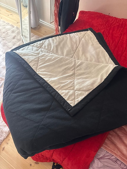 Musta päiväpeitto (240*260 cm)