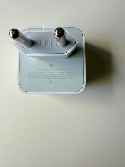 Apple 35W USB-C -virtalähde kahdella portilla