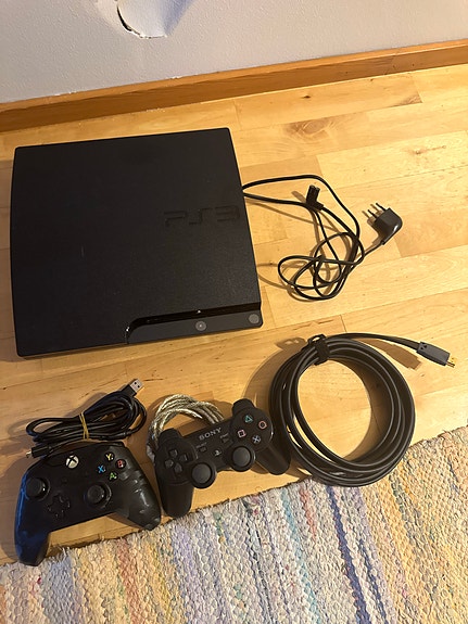 Sony PlayStation 3 pelikonsoli musta 2 ohjainta + hdmi + virta