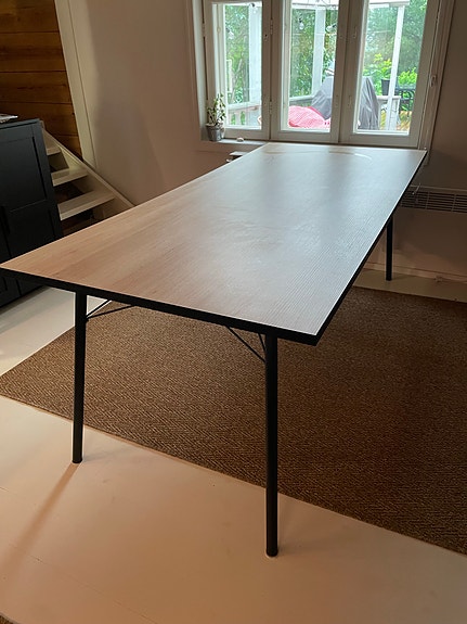Kaunis ruokapöytä