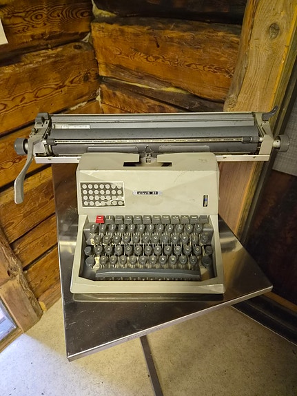 Olivetti 82 kirjoituskone