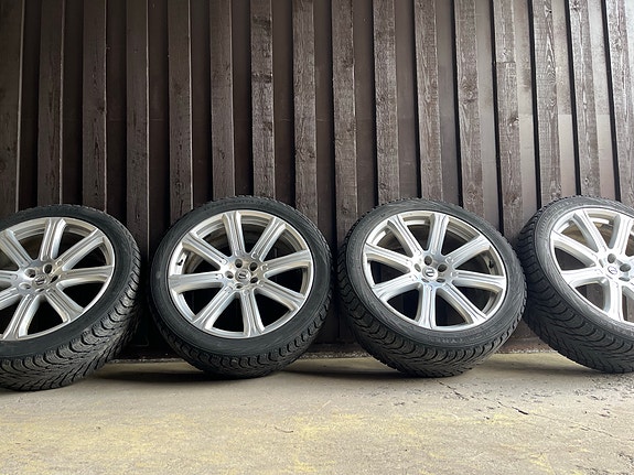 Volvo XC90 vanteet ja Nokian Hakkapeliitta R SUV kitkarenkaat
