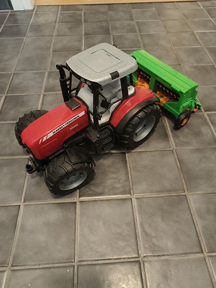 Bruder Massey Ferguson leikkitraktori ja kylvökone