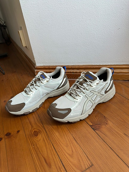 Asics Gel-Venture 6 Gore-Tex tennarit koko 42 vaaleanharmaa