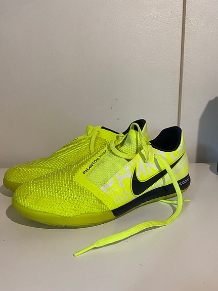 Nike sisäpelikengät koko 40 keltainen