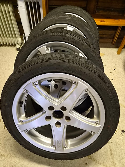 OZ Alumiinivanteet kitkarenkailla 225/45R17
