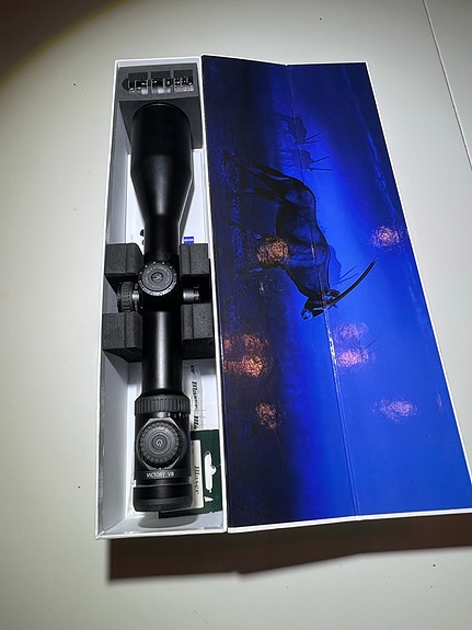 ZEISS VICTORY V8 4,8-35x60kiikaritähtäin valaistulla pisteellä