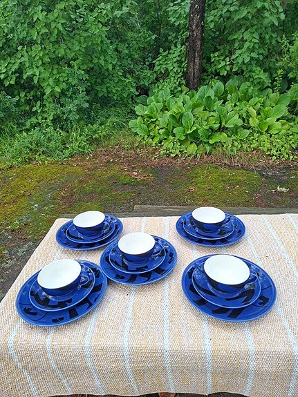 Arabia  Domino Combo siniset teekupit ja lautaset(2) 5settiä (20€1;setti)