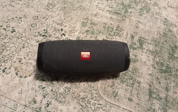 JBL kannettava kaiutin