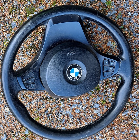 BMW X3 Ohjauspyörä ja airpag