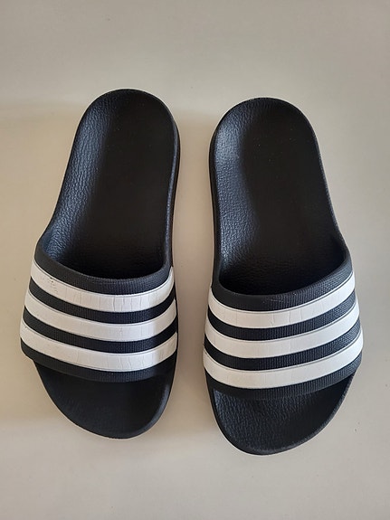 Adidas Adilette Aqua sandaalit, koko 32