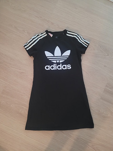 Adidas mekko koko 146