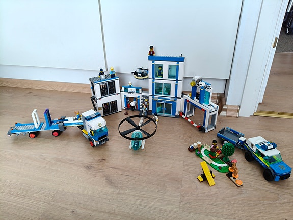 Lego poliisiasema ja koirien koulutussetti