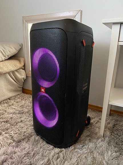 VUOKRATAAN JBL PartyBox 310 | Akku, Bluetooth, juhliin ja mökille