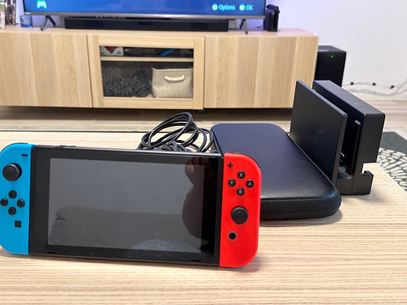 Nintendo Switch pelikonsoli ja 64gb sd kortti