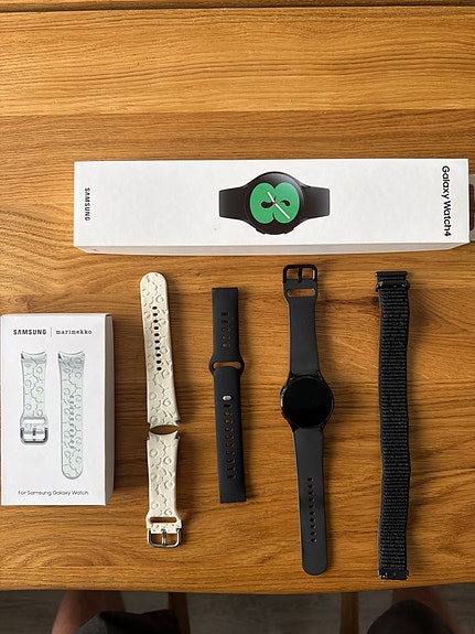 Samsung Galaxy Watch4 älykello musta