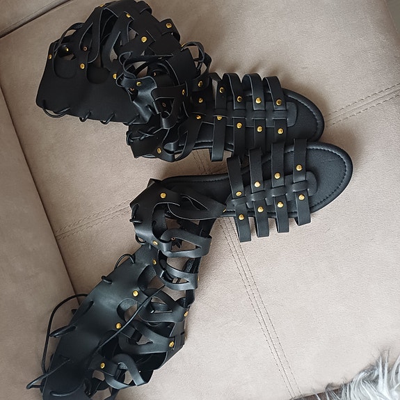 Uudet mustat gladiator kengät 39