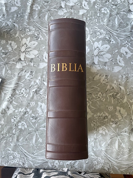 Biblia nahkakantinen Raamattu vuodelta 1642