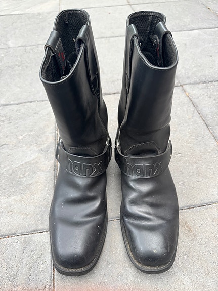Hanks custom bootsit