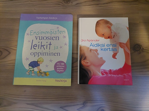 Ensimmäisten vuosien leikit ja oppiminen ja Äidiksi ensi kertaa.