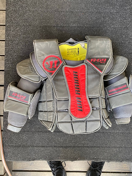 Warrior R/G4 INT jääkiekkomaalivahdin rintapanssari koko L-XL harmaa