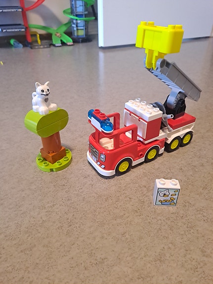 LEGO DUPLO Town paloauto valoilla ja äänillä