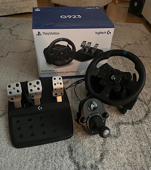 Logitech G923 rattiohjain ja polkimet PlayStationille