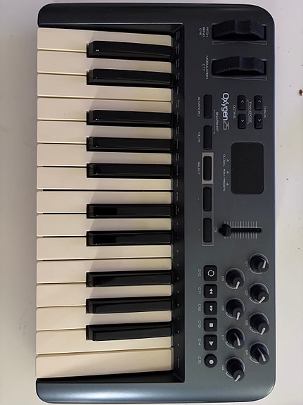 M-Audio Oxygen 25 USB MIDI -kosketinsoitin 25 koskettimella