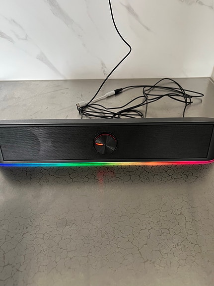Soundbar kaiutin RGB-valoilla