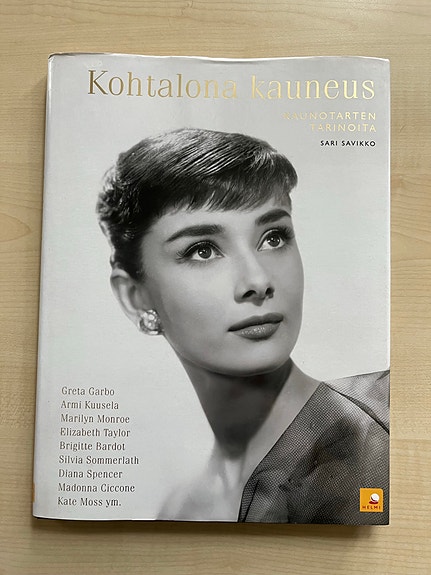 Kohtalona kauneus - Sari Savikko kovakantinen kirja