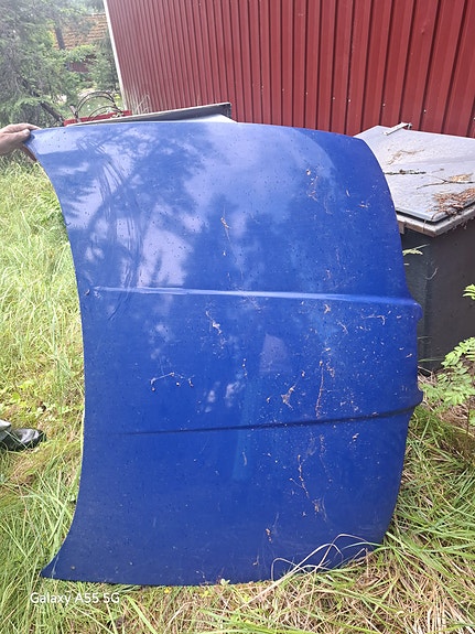 Seat sininen konepelti