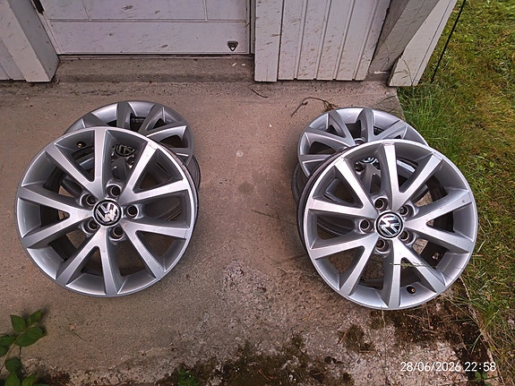 VW Golf 6 koppasen alkuperäiset aluvanteet 16"