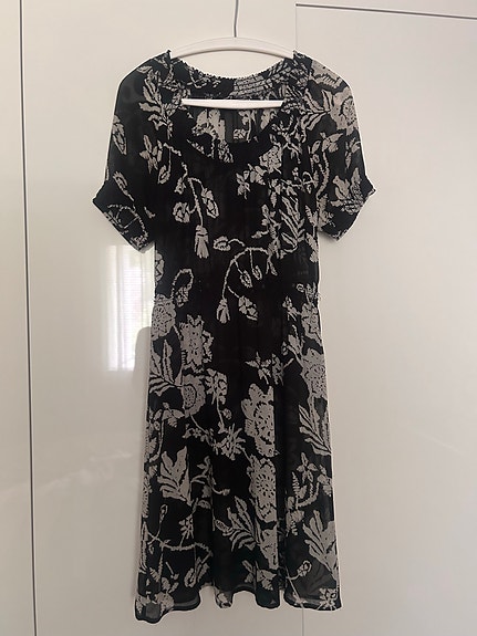 Mexx mekko koko 40 musta kuviollinen