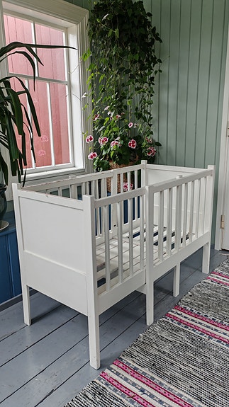 Valkoinen jatkettava lastensänky