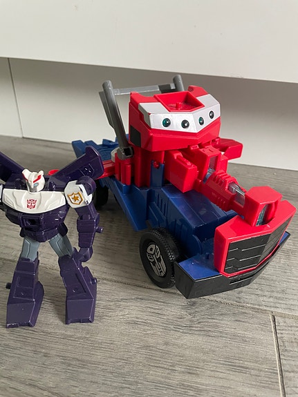 Transformers auto ja hahmo