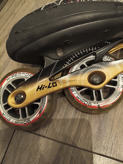 mach 100 rullaluistimet 90 mm renkailla musta/kulta