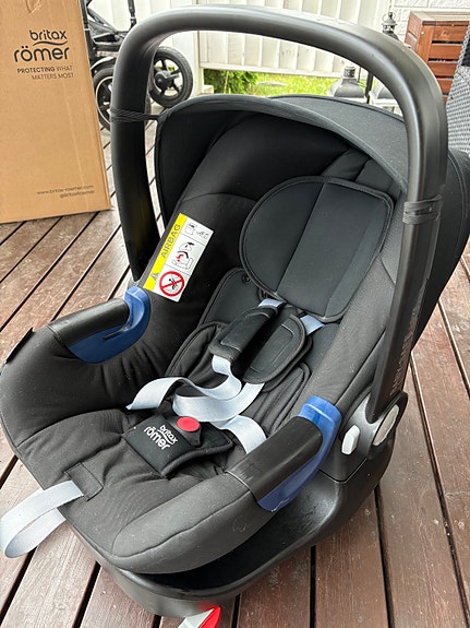 Britax römer baby safe i 2 turvakaukalo ja telakka