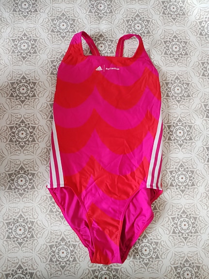 Adidas × Marimekko uimapuku.