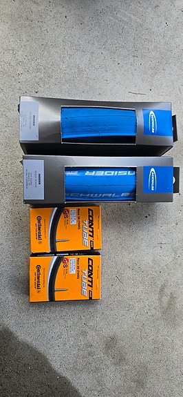 Schwalbe trainer renkaat + sisäkumit