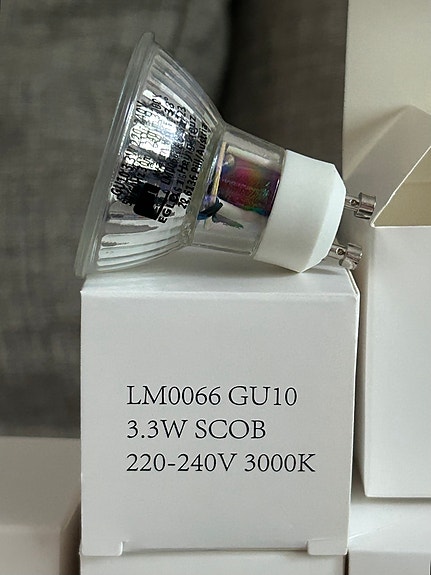 8kpl uusia GU10 lamppuja