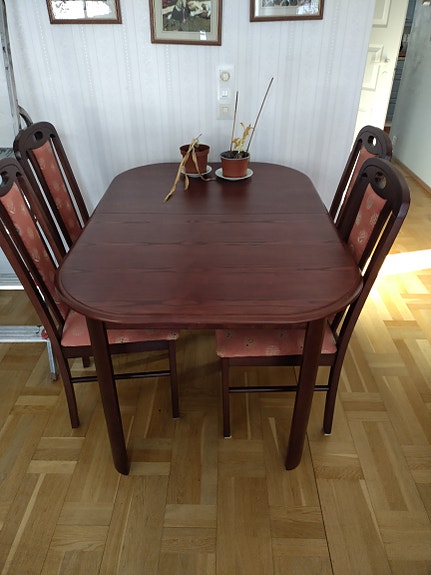 Ruokailuryhmä, pöytä ja 6 tuolia