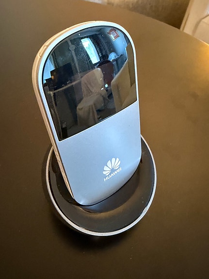 Huawei E5 USB-modeemi +WiFi