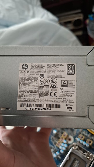 HP emolevy ja virtalähde tietokoneeseen